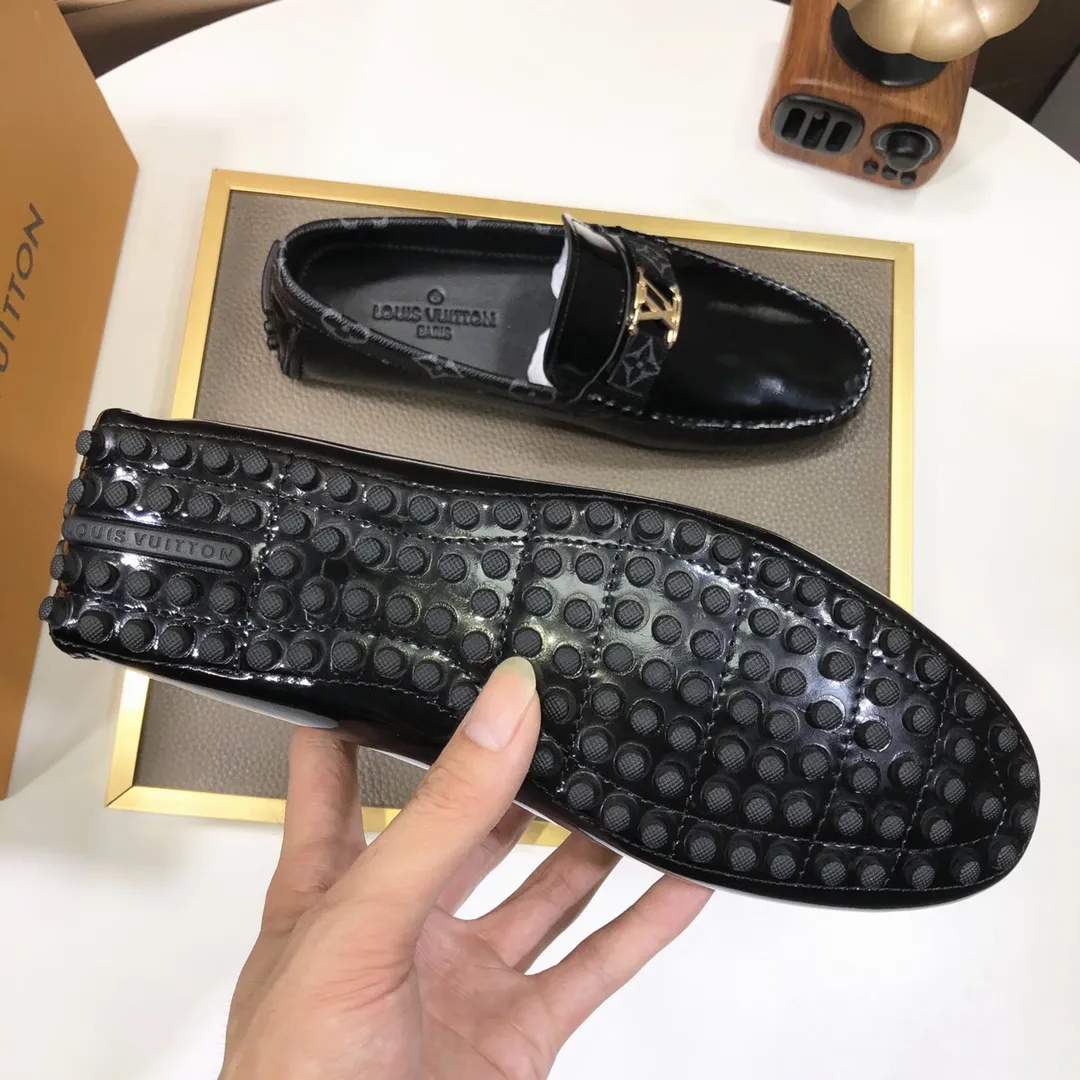 Men's men's shoes 💰420💰 [LV Doudou Shoes] (sheepskin lining) new model is on the market, available on the official website. The new Doudou shoes are processed into single-color materials, and the uppers are made of imported cowhide material. The body of the shoe is fully hemmed with mark thread, and is lined with imported original cowhide leather. The elegant shoe shape is super suitable for all-matching, and the size is 38-44.